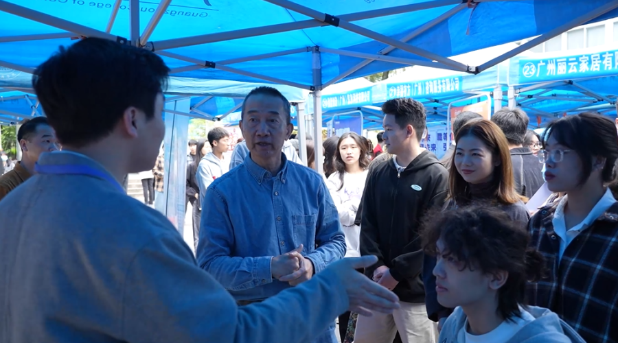 公司经理林钰源等领导与用人单位和毕业生交流.png