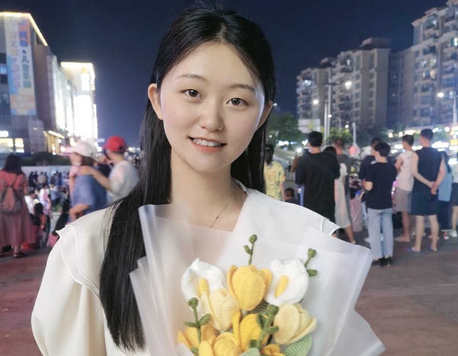杨岚.jpg
