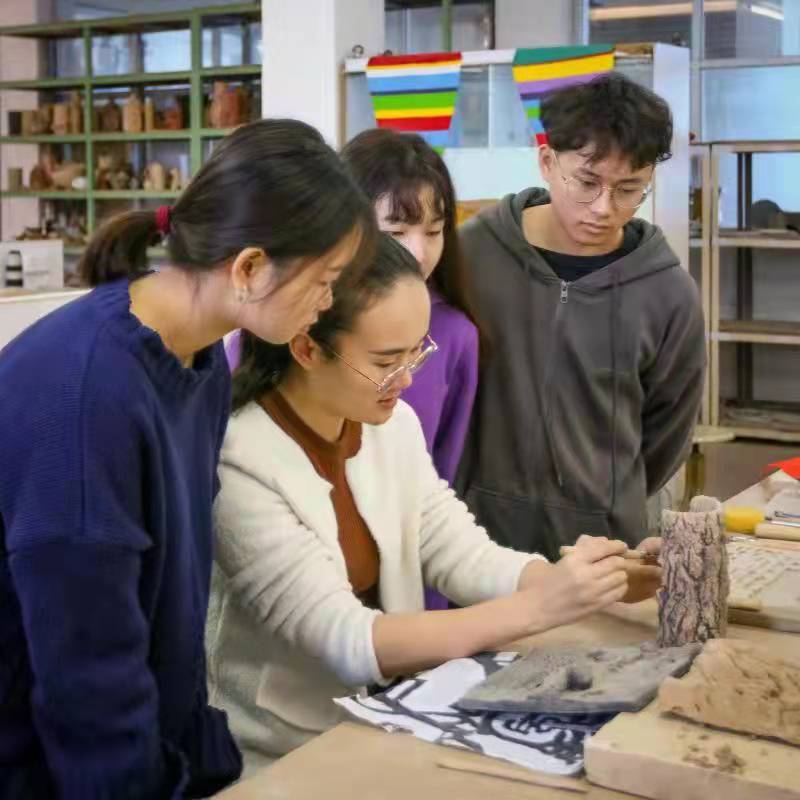教师指导员工照片.jpg